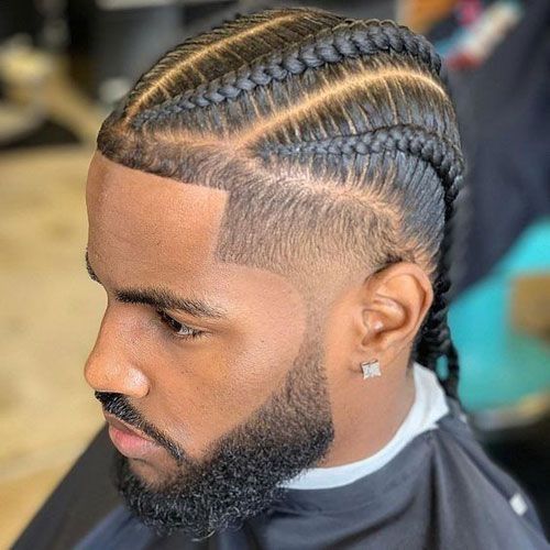 Cortes de pelo rizados y afro desvanecidos para hombres con trenzas