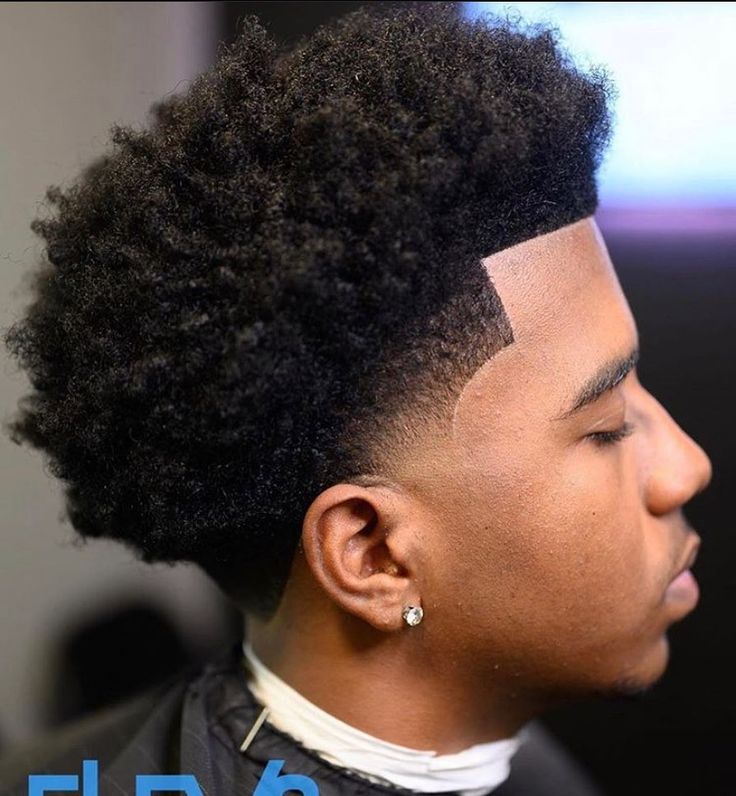 Cortes de pelo para hombres rizados y afro del sur de Francia con rizos naturales