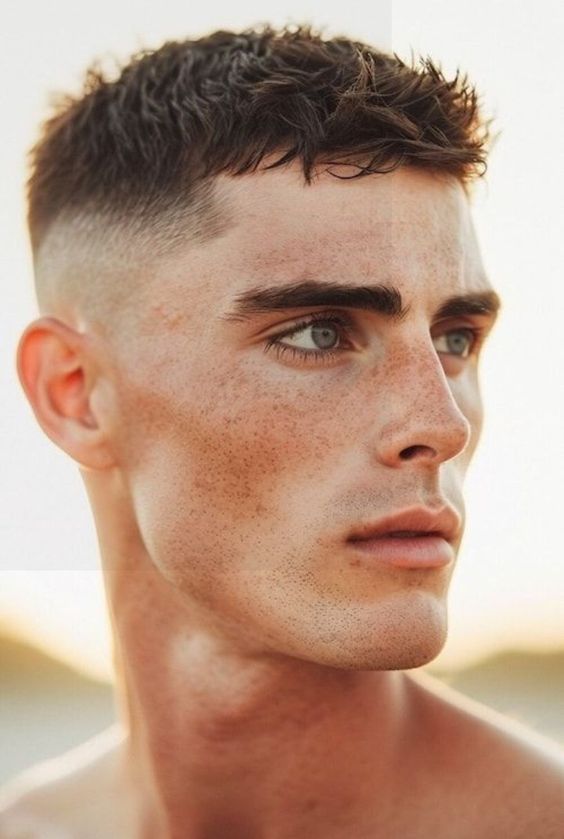 Coupes de cheveux modernes pour hommes à fondu élevé