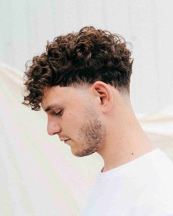 Coupes de cheveux classiques à faible fondu pour hommes