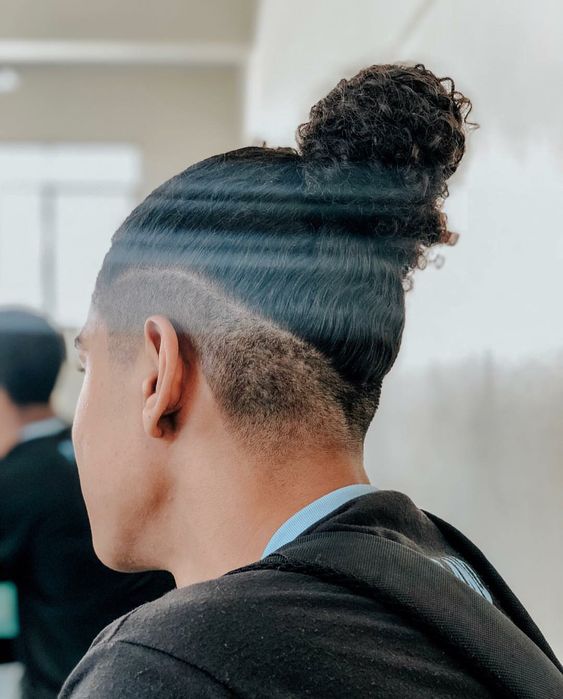 Cortes de pelo largos para hombres Corte de cola de caballo samurái