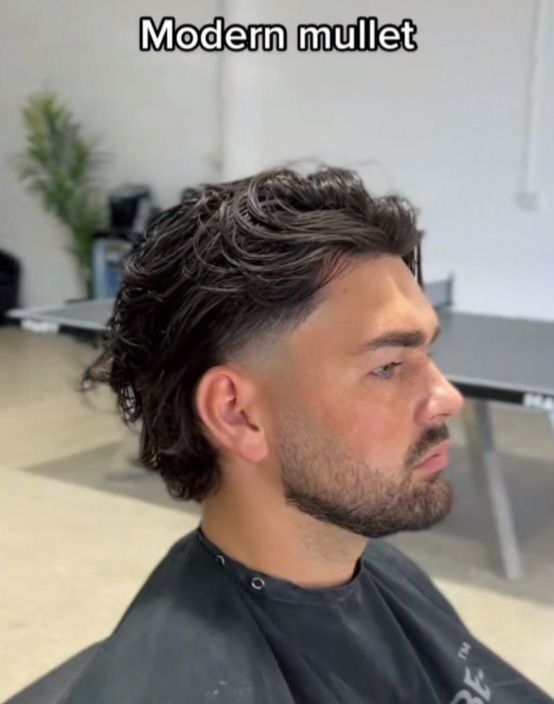 Coupes de cheveux longues pour hommes avec fondu sur les côtés