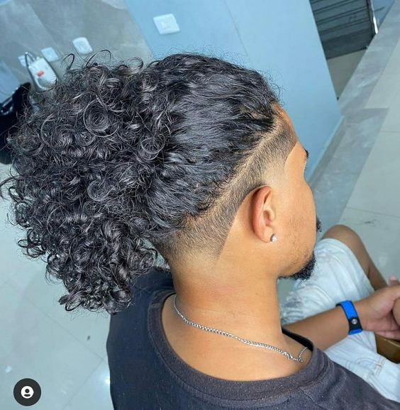 Cortes de Cabelo Masculino Longo com Fade nas Laterais