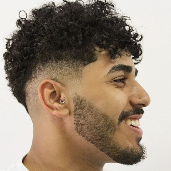 Coupes de cheveux courtes texturées ondulées pour hommes