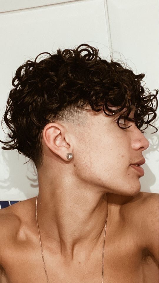 Cortes de Cabelo Masculino Ondulado Degradê com Franja Cacheada