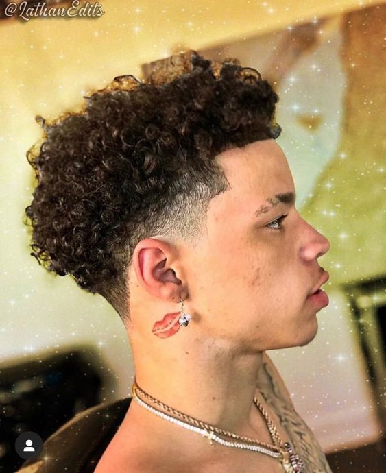 Cortes de pelo ondulados para hombres Taper Fade Curly