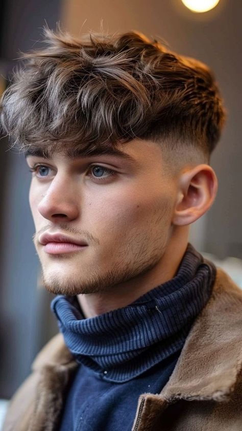 Coupes de cheveux classiques pour hommes sociaux avec une frange courte