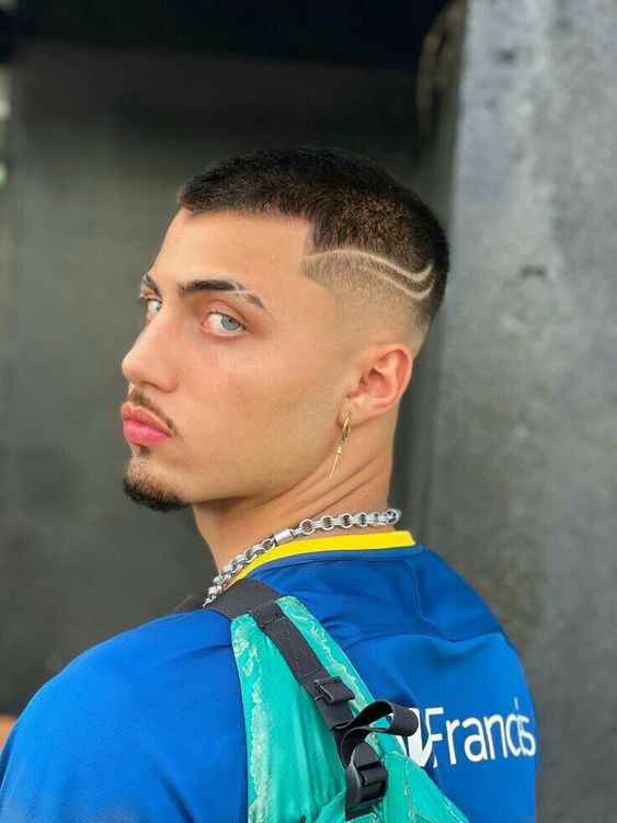 Cortes de Cabelo Masculino Degradê com Risco de Navalha