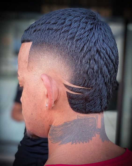 Textured Men's Haircuts with Razor Edges