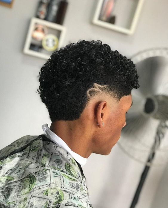 Cortes de Cabelo Masculino Texturizado com Risco de Navalha