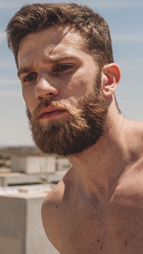 TENDANCES ET INSPIRATIONS POUR LA BARBE Barbe Complète