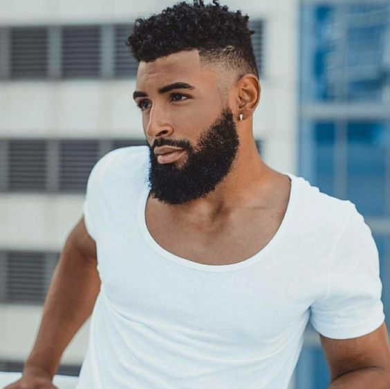 TENDENCIAS E INSPIRACIONES PARA UNA BARBA CORTA Y DENSA