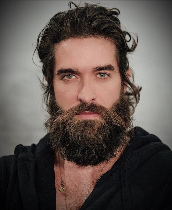 TENDÊNCIAS E INSPIRAÇÕES PARA BARBA Estilo Imperador