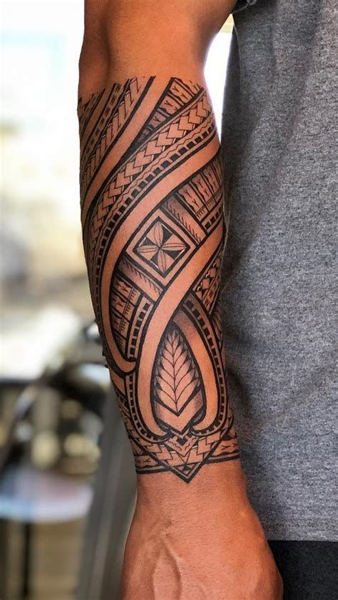 TRENDS AND INSPIRATIONS FOR MEN'S TATTOO IN 2025