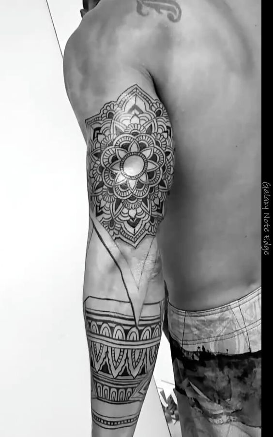 TRENDS AND INSPIRATIONS FOR MEN'S TATTOO IN 2025