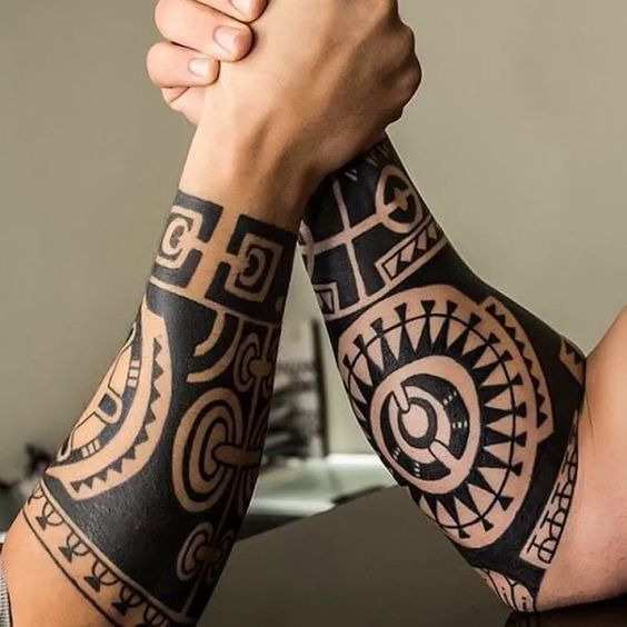 TENDÊNCIAS E INSPIRAÇÕES PARA TATUAGEM MASCULINA EM 2025