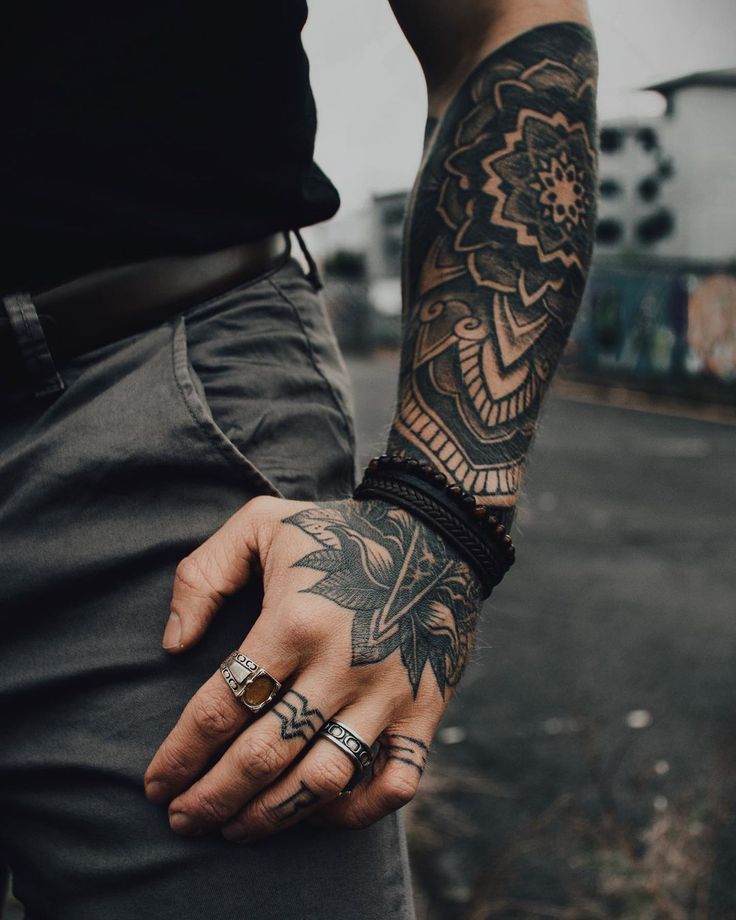 TRENDS AND INSPIRATIONS FOR MEN'S TATTOO IN 2025