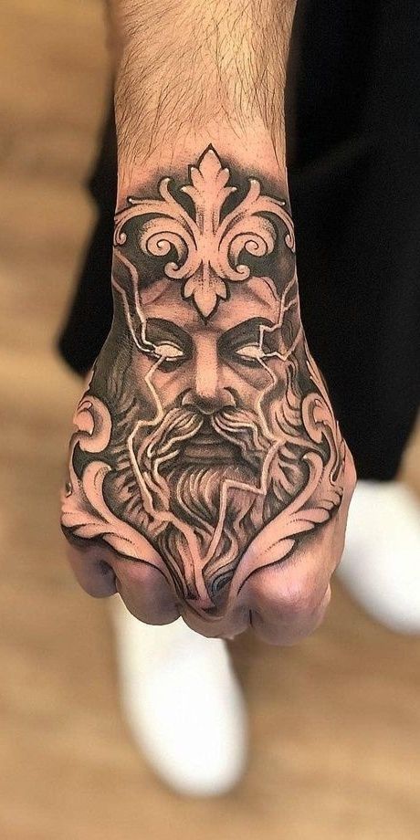 TRENDS AND INSPIRATIONS FOR MEN'S TATTOO IN 2025