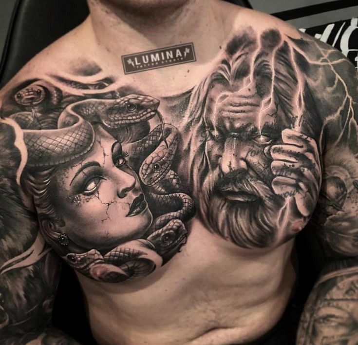 Tatuagem no Peito Masculino