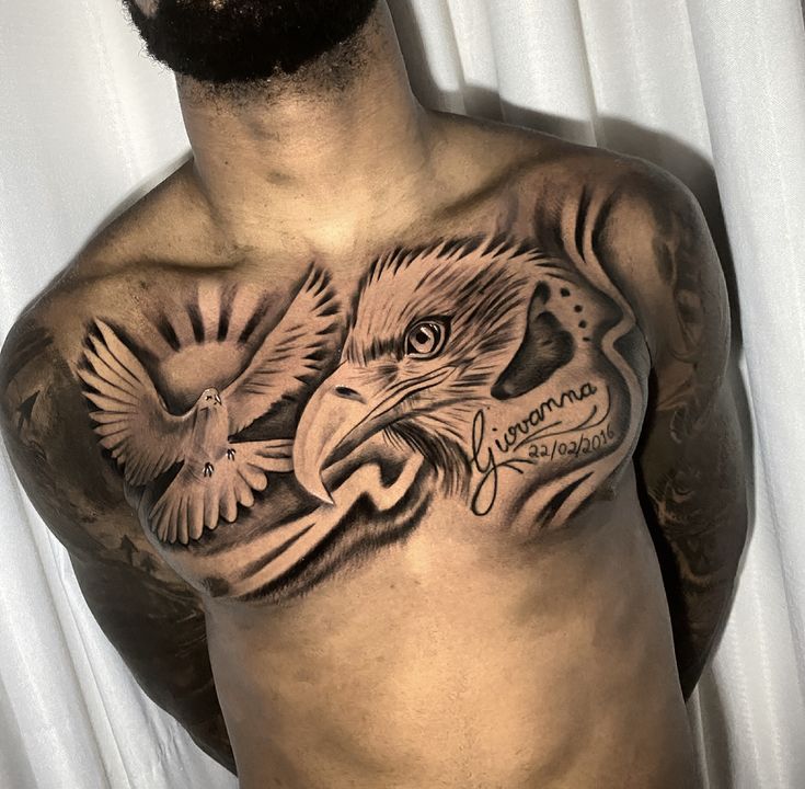 Tatuagem no Peito Masculino