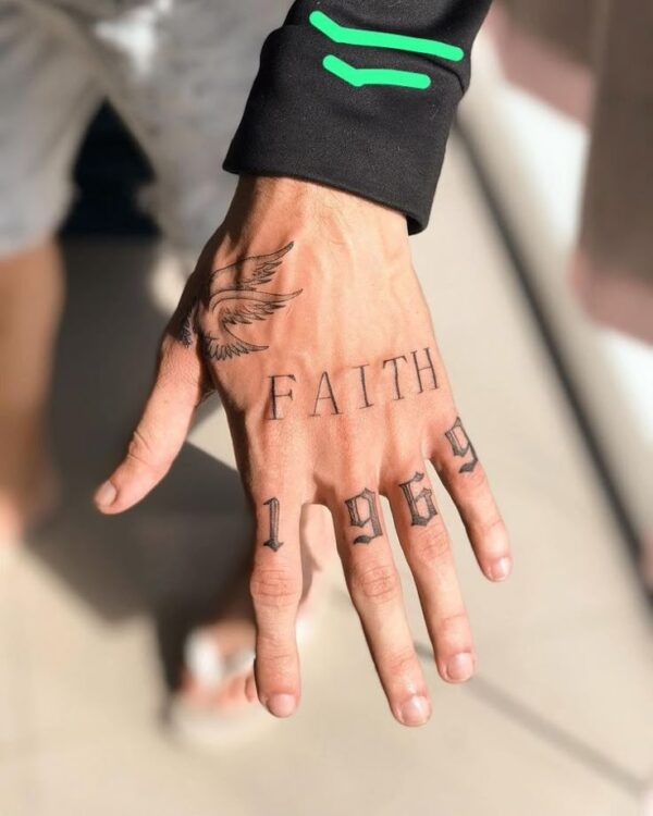 Tatuagem no Dedo: Ideias, Significados, Cuidados Essenciais e ...
