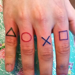 Tatuagem no Dedo Masculino