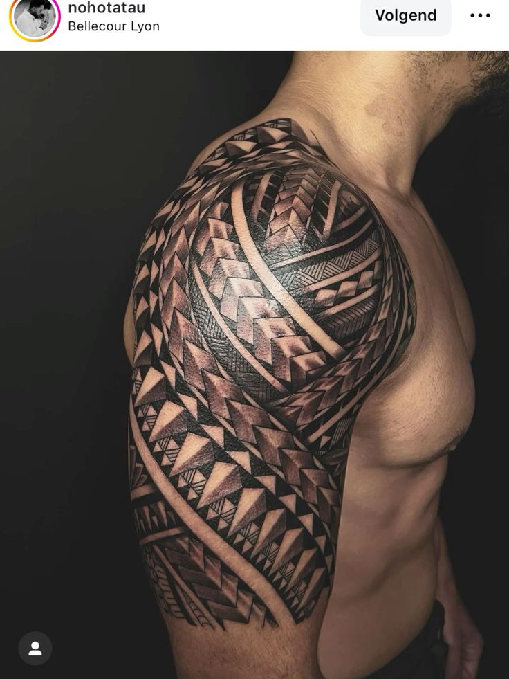 Tatuagem Masculina no Ombro