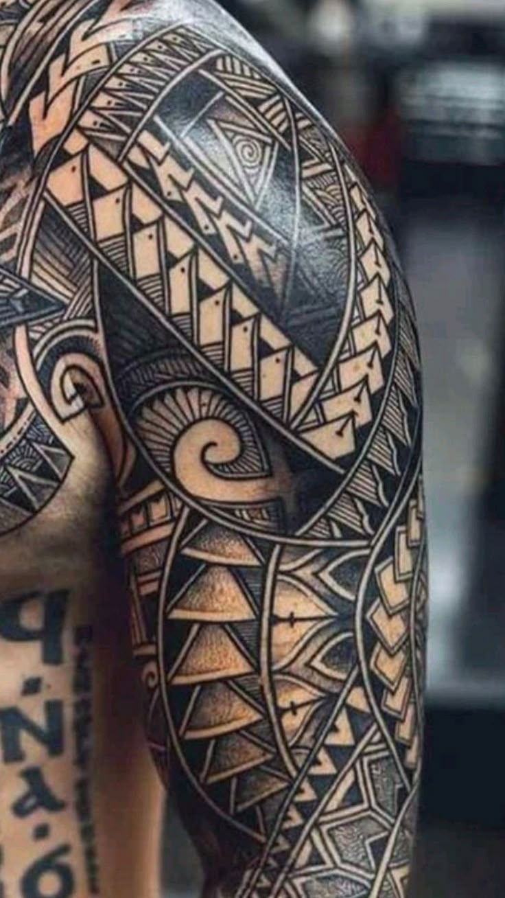 Tatuagem Masculina no Ombro