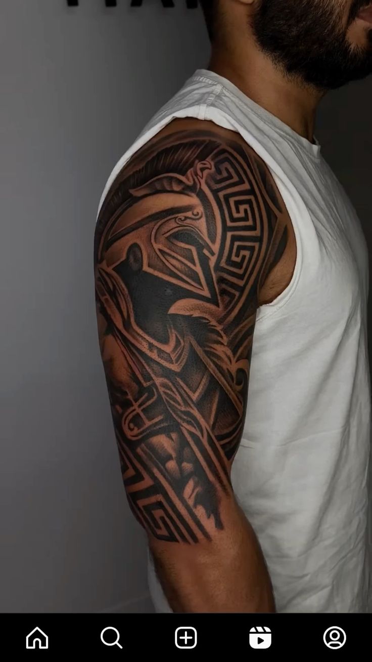 Tatuagem Masculina no Ombro