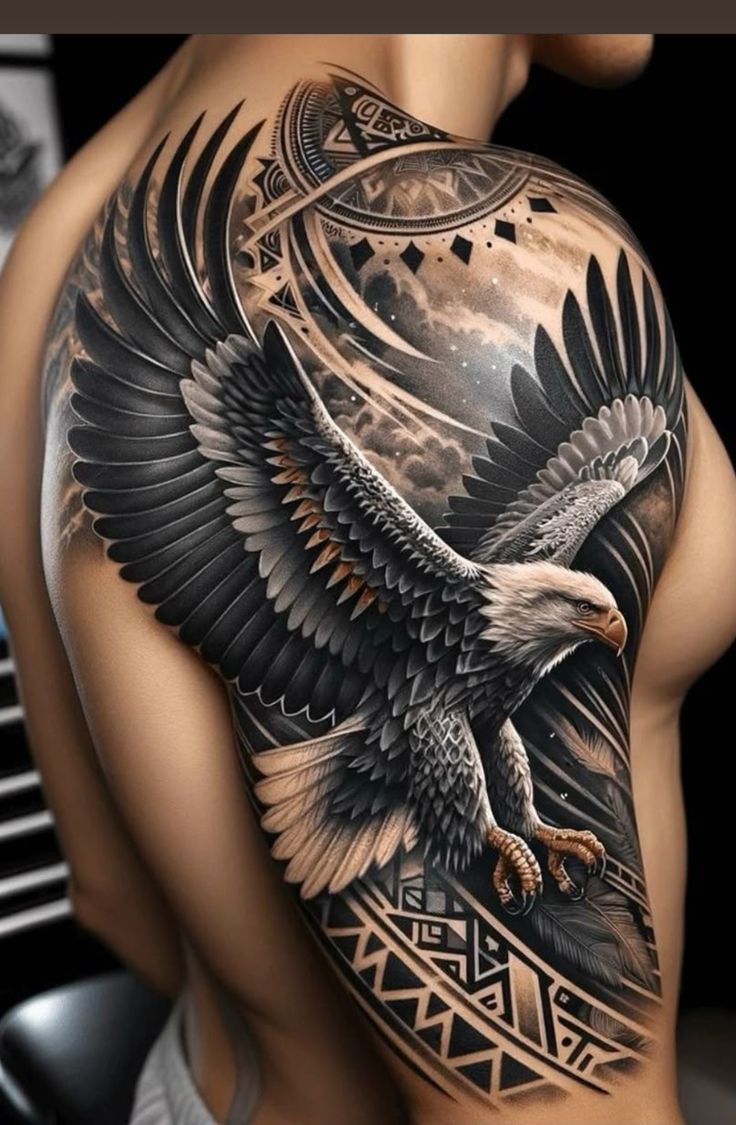 Tatuagem Masculina no Ombro