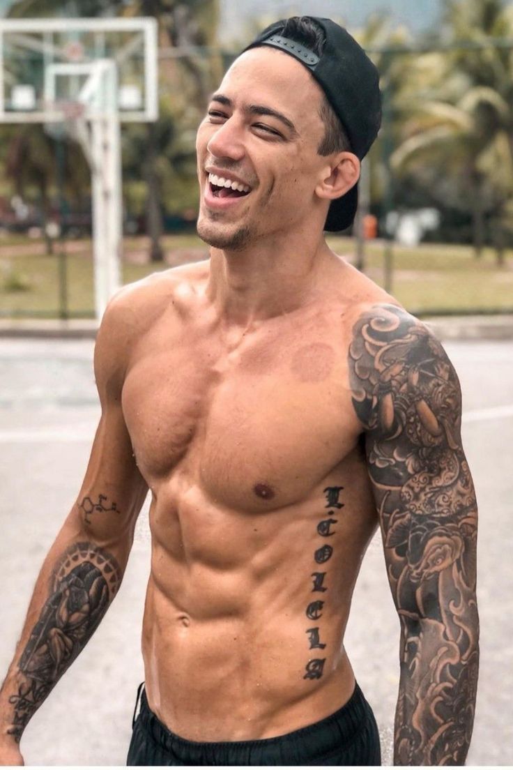 Tatuagem Masculina na Costela 1