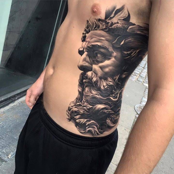 Tatuagem Masculina na Costela