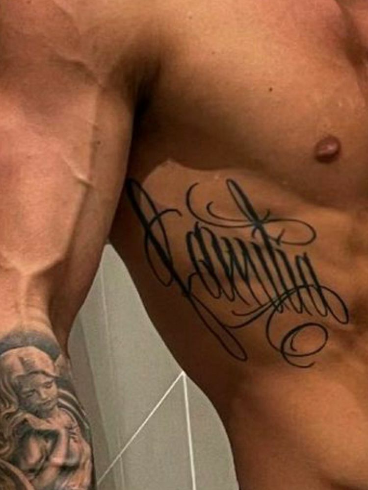 Tatuagem Masculina na Costela