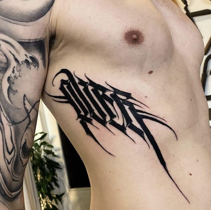 Tatuagem Masculina na Costela