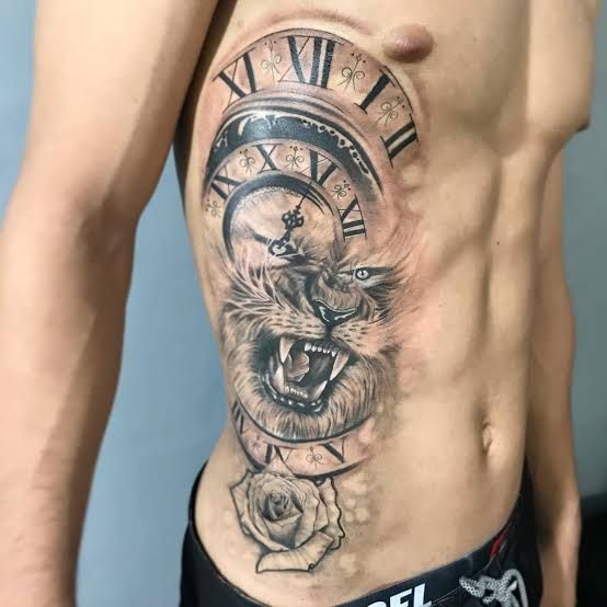 Tatuagem Masculina na Costela