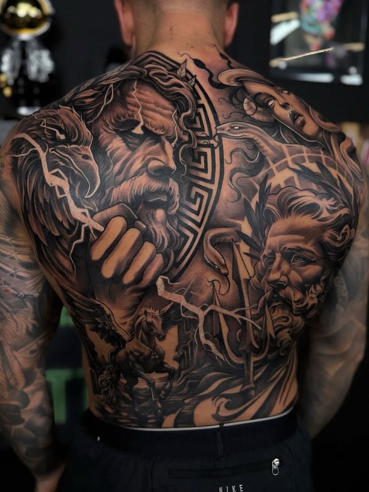 Tatuagem Masculina nas Costas