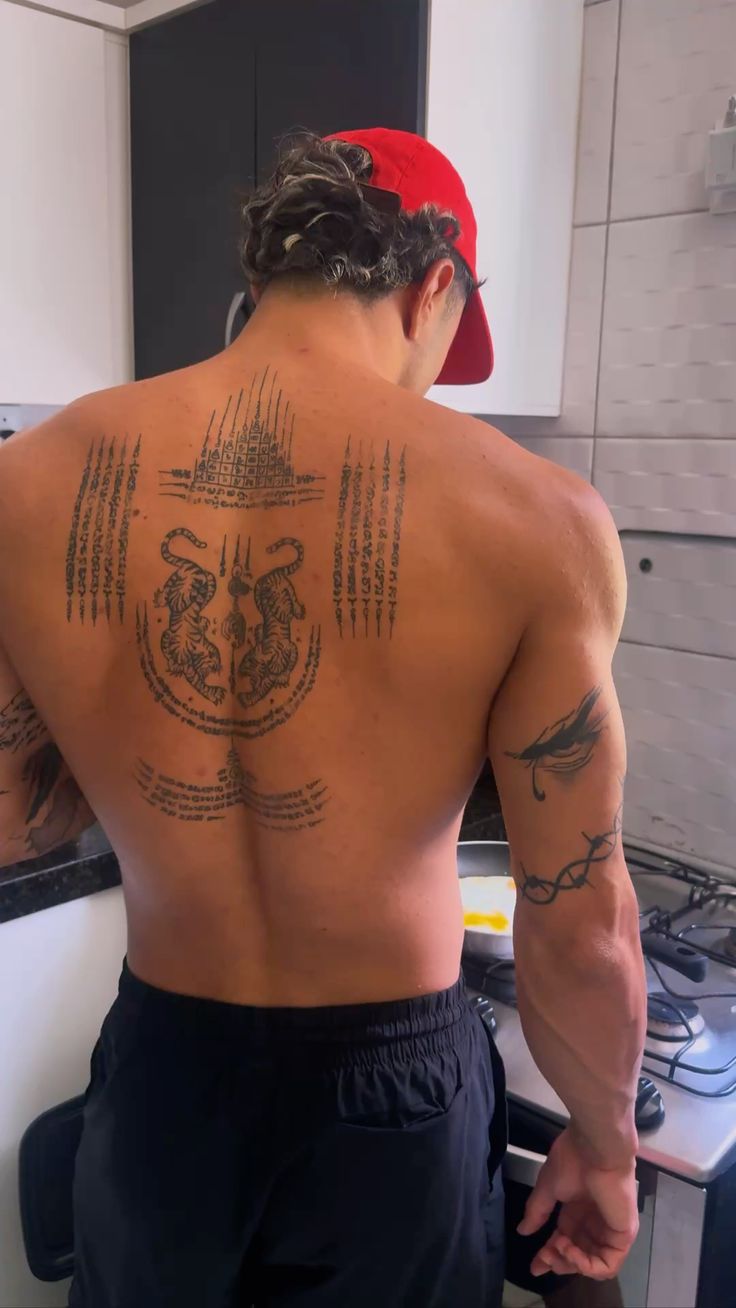 Tatuagem Masculina nas Costas