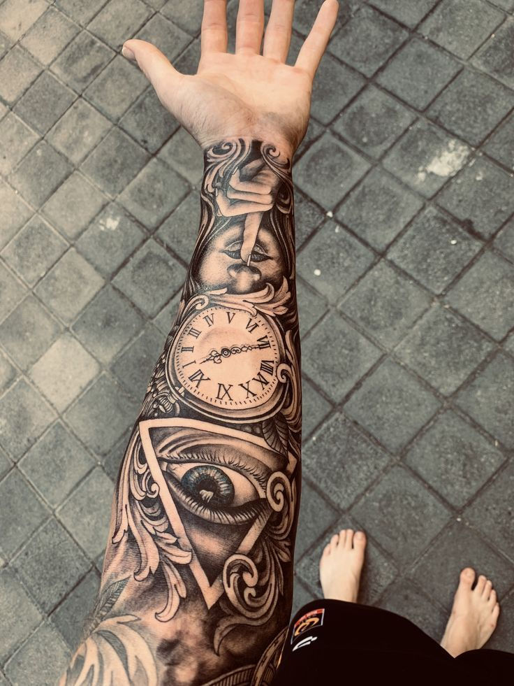 Tatuagem Masculina nos Braços