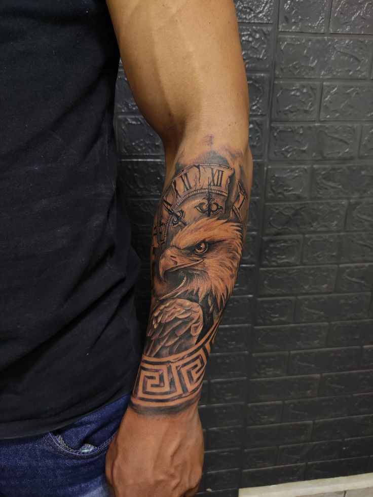 Tatuagem Masculina nos Braços
